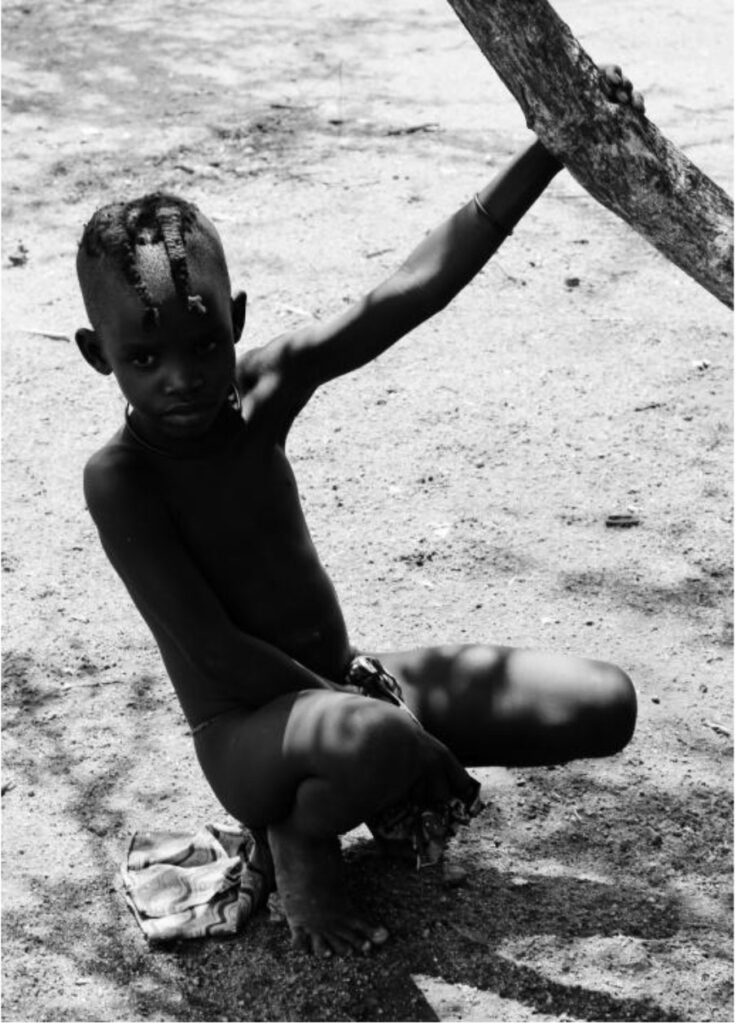 Tranças da menina himba - Foto: Anderson Tibau, 2017